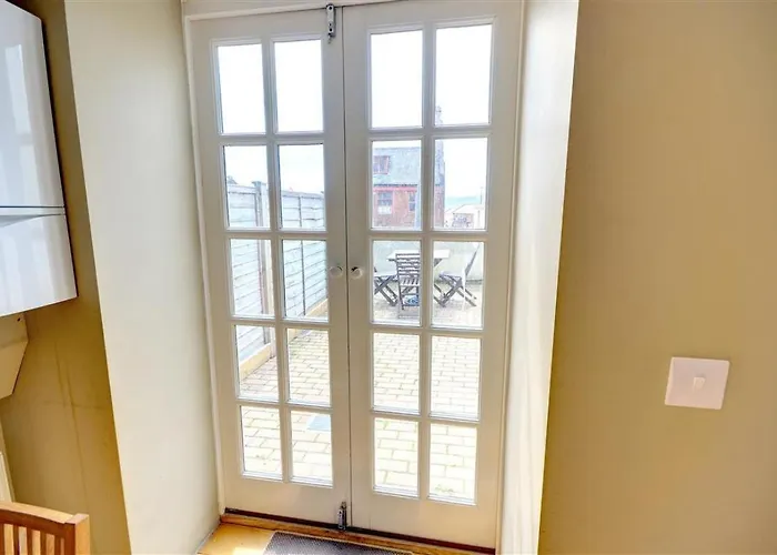 2 Bed In Oc-s878 Scarborough